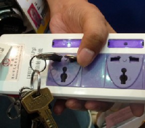 由于具有識(shí)別功能，插座只對(duì)標(biāo)準(zhǔn)插頭&ldquo;來(lái)電&rdquo;人體不受傷害