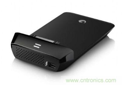 Thunderbolt高速傳輸接口可轉(zhuǎn)換成SATA接口,連接2.5寸硬盤產(chǎn)品