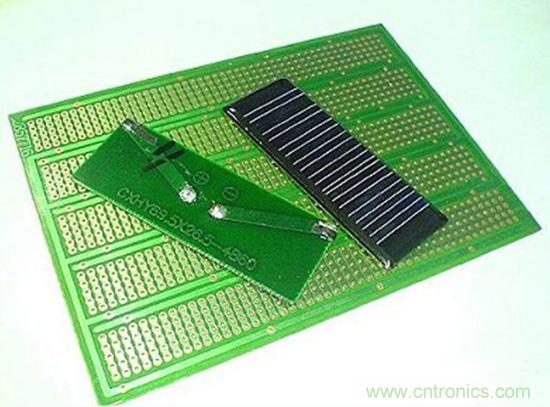 微型太陽能供電板DIY,給手電筒收音機供電