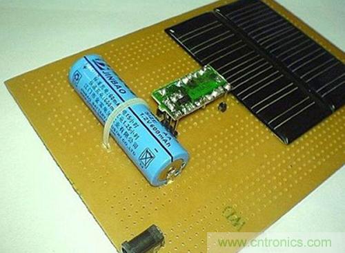 微型太陽能供電板DIY,給手電筒收音機供電