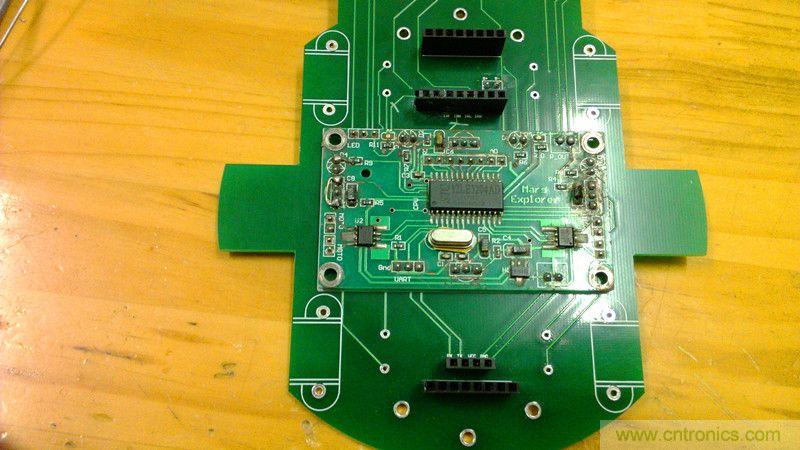 牛人力作!PCB版藍牙智能小車DIY