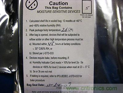元器件的MSL標(biāo)簽，上面寫有敏感度等級(jí)5以及密封日期和烘烤指南