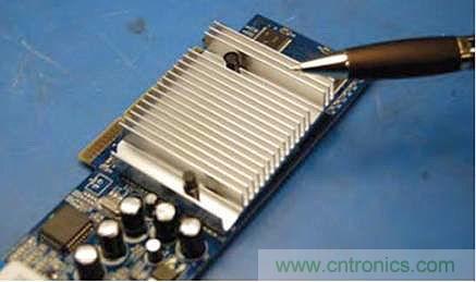 像這樣的散熱器非常有助于散發(fā)一些器件產(chǎn)生的過多熱量。