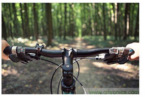 自行車車把中,觸覺反饋的使用示例