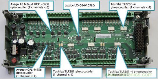 圖2：Rockwell選擇光耦作為Micro850 PLC的數字I/O電路板上的設備輸入和輸出端的核心隔離策略。
