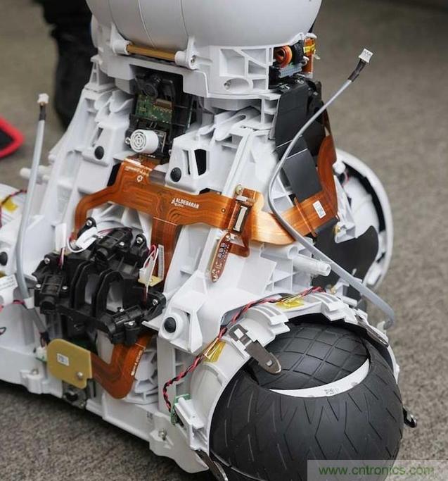 拆解筆記本不過癮,那就來拆拆日本情感機器人吧!