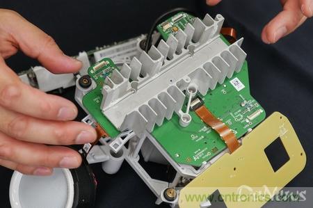 拆解筆記本不過癮,那就來拆拆日本情感機器人吧!