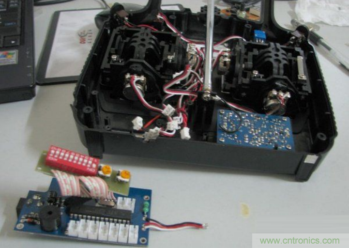 無人機 DIY 制作全過程，酷得不要不要的！