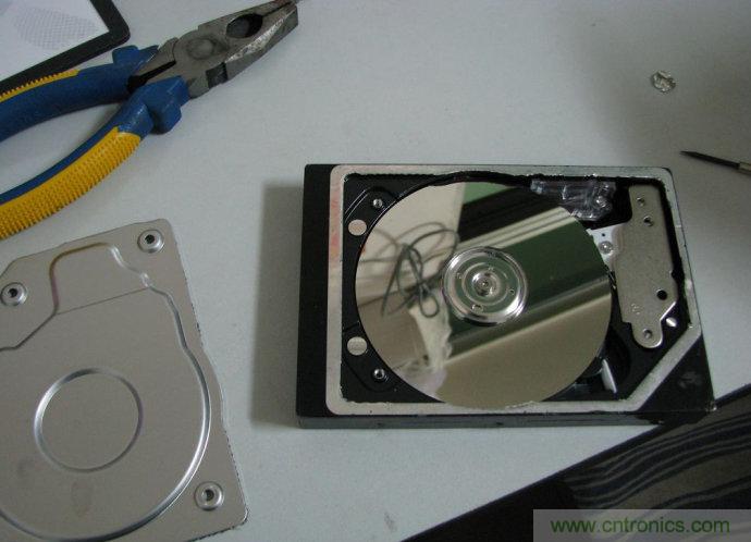 無人機 DIY 制作全過程，酷得不要不要的！