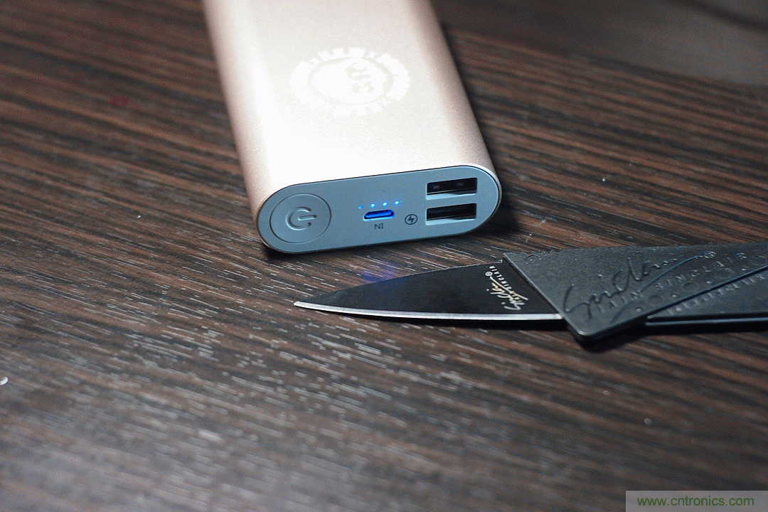 移動(dòng)電源也玩雙引擎？快到你想象不到