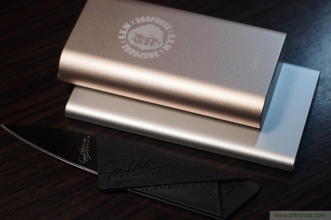 移動(dòng)電源也玩雙引擎？快到你想象不到