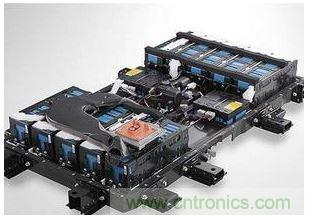 【導讀】電池管理系統(BMS)作為實時監控、自動均衡、智能充放電的電子部件,起到保障安全、延長壽命、估算剩余電量等重要功能,通過一系列的管理和控制,保障電動汽車的正常運行。 據相關統計,2013年全球電池管理系統市場產值成長逾10%,2014年至2016年成長幅度將大幅躍升至25-35%。到2020年前,電動汽車將保持約15%~30%的年復合增長率,除了純電動汽車、插電式混合動力汽車和混合動力汽車的數量增長之外,新型的48V輕度混合動力系統也將顯著促進增長。鑒于此,電子發燒友采訪了美國力特公司(Littelfuse)中國區銷售總監查勇。 針對當前市場,力特公司中國區銷售總監查勇談到,當前基于低或零排放而改善空氣質量的需求,對汽車提出更高的效率要求,隨著整個汽車中電負載的增加(如汽車動力的提升、多媒體用電等),要求高電壓供電以及更強大的供電系統。 目前電動汽車/混合動力汽車架構主要有四類:一是HEV(Hybrid),油、電混合動力,電池靠發動機充電;二是PEV(Plug-in),油、電混合,電池需外部充電;三是BEV( Battery Electric Vehicle),純電池供電;四是化學燃料電池供電。查勇表示,當前油、電混合動力汽車占有的市場比例比較大,后期會慢慢往純電動轉型。 那么,鋰離子電池有哪些優勢? 我們知道,電動汽車的供電系統是由若干個鋰離子電池組成的。 鋰電池組是由一個個電池單元組成,每一個電池組大約有500~7000個單元,這對電池的管理與控制提出了更高的要求。 鋰電池技術將是任何類型電動汽車的基礎。查勇表示,目前還在不斷改進之中,未來將提供所需的最佳成本及功能性,對于成本在未來幾年里預計將降低四分之一到三分之一,而能量密度具有相同的增長幅度。在上圖中,鉛酸電池、鎳氫電池、鋰離子電池的比較表,可以看到鋰離子電池在功率密度和充電循環壽命上的優勢是其它無法替代的。 鋰電池系統存在哪些技術瓶頸? 對于鋰離子電池技術方面,還有很多地方需要進一步完善,查勇談到主要有三點: 其一,充放電狀態。當充放電狀態在一定范圍內時電池才能安全可靠地運行,高放電和過充電會降低鋰離子電池的效率和壽命,理想的荷電狀態為最大充電量的20%至90%左右; 其二,安全電池工作電壓。保持電池電壓在最低2 V和最高4.2 V之間,過高的電池電壓會導致過多的電流流動,在最壞的情況下,短路會破壞電池; 其三,熱管理。溫度控制尤為重要,因為過高的溫度可能會在負極過程中導致一種聯鎖反應,從而導致因可能的電極短路以及可燃氣體從有機溶劑(電解液)中除氣而發生危險情況。 要使電池工作在可靠和安全的狀態,就必須管理電池的充、放電狀態,及監管電池的安全工作電壓,目前大多采用的是主動均衡和被動均衡技術。查勇補充到,對于保護器件保險絲而言,小體積,高電壓仍是一個技術難點。 安全性方面該如何把控? 鋰離子電池需要通過電池管理系統進行仔細監測和調節,對電池管理系統本身進行保護是保證這一重要的系統在所有情況下(組裝、保養、正常操作)安全可靠。 在短路情況下,會在電力線上引起強大的電流。查勇表示,針對這樣的情況,推薦使用具有較高分斷能力的保險絲的合適的熔斷技術,如力特公司的0HEV系列。電池管理系統通常通過高阻抗感應線連接,因此短路電流會顯著降低,允許使用電子保險絲,電當然壓高低要求取決于電池結構。 針對電池保護,力特保險絲和TVS二極管保護具有很大的優勢: 1) 作為全球保護器件的領導者,力特提供全系列的保護器件,包括Fuse、PPTC TVS Diode、TVS Diode Array,同時提供不同的保護方案; 2) 所有器件滿足AEC-Q101和AEC-Q200汽車認證; 3) LAB 能針對客戶提供多樣的測試需求。 查勇指出,隨著越來越多的汽車應用(如電池傳感器線路保護)依賴電子保險絲,在目前汽車中使用的電子保險絲沒有定義官方標準的情況下,力特根據 AEC-Q200 準則制定了一項測試計劃,對保險絲在汽車應用的適用性和可靠性進行測試,這項測試計劃包含18項測試,例如1000小時高溫高濕測試、1000循環溫度沖擊測試、特殊機械沖擊及振動測試等,所用的樣本量也有更加嚴格的要求。“只是一次測試做到了還不夠,如何保證每批貨都通過這個測試?整個質量控制體系才能保證高品質的一致性和持續性,這是某些廠商所不具備的,需要特別注意。” 另外,力特不斷在汽車應用電子保險絲的合格范圍內提供更多的產品。對于直流濾波電容和IGBT的保護,過去使用的是齊納二極管,但是它們無法提供與 TVS 二極管相同的優勢,如快速響應、更高的浪涌能力和更高的可靠性。 比如,車載充電器通過CAN 總線與其他系統進行通信,在密集的汽車環境中,CAN 線路會遭受ESD或其他汽車系統通過耦合或傳導而引起的其他瞬變所導致的過電壓應力。對此,查勇表示,針對CAN總線開發出了專用的保護器件,SM24CANA和SM24CANB. 其不僅具有ESD能力,還有一定的抗浪涌能力,同樣也滿足AEC-Q101汽車認證。 不難發現,鋰電池系統是由若干單節電池組成的,架構都比較復雜,是整個系統能否可靠工作的關鍵所在,也極易受到靜電、開關功率負載、感應浪涌、過負載、短路等過電流和過電壓得威脅,因此精心選擇和正確放置保護元器件進行過電壓和短路保護尤為重要。 最后,查勇表示,大力發展新能源汽車已成為各國共識,世界主要國家如美國、中國、日本、德國、韓國、英國等都紛紛建立了自己宏偉的新能源汽車產業規劃。新能源汽車的安全性問題,一直是汽車產業的重點工作之一,在展望新能源汽車快速發展的同時,我們須認識到,穩定、高效、安全、可靠的電池管理系統產品,是保障電動汽車的正常運行的關鍵,只有這樣新能源汽車才能擁有可持續發展的未來。