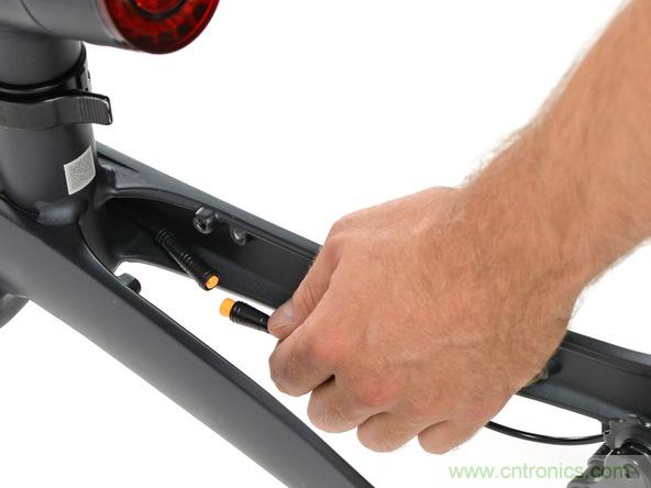 從電池到傳感器，完整拆解小米智能自行車