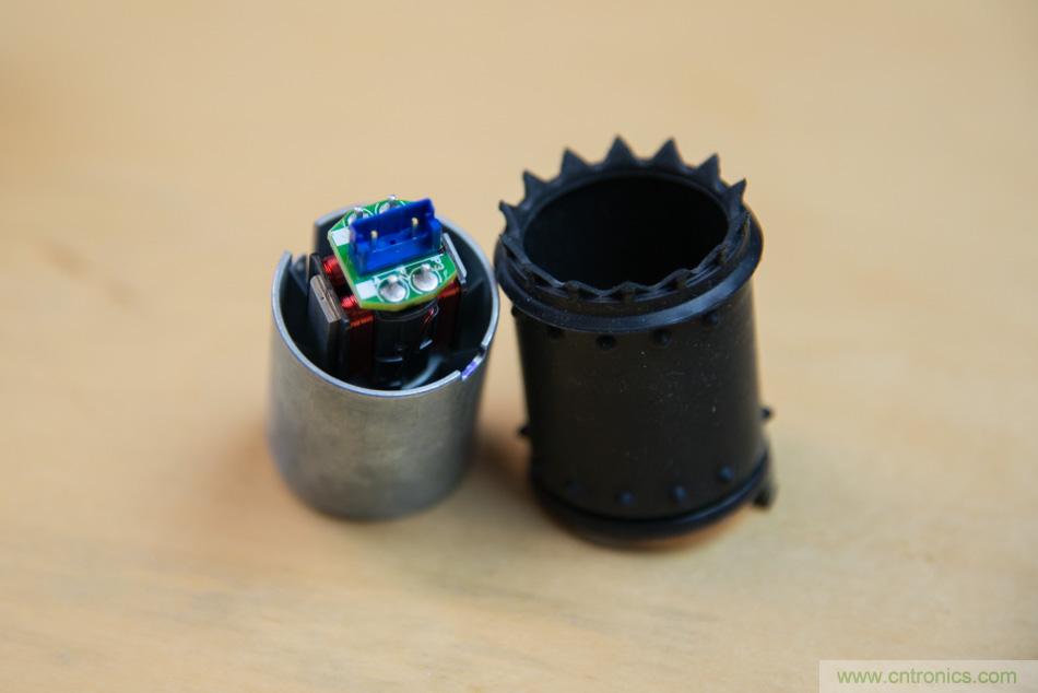 拆解戴森吹風(fēng)機：近三千元的價格貴在哪？