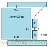 如何使用電源設計中的分壓器調節輸出電壓？